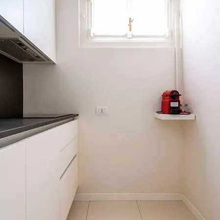 Classy Milanese Near Sforza Castle Апартаменты