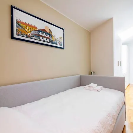 Classy Milanese Near Sforza Castle Апартаменты *