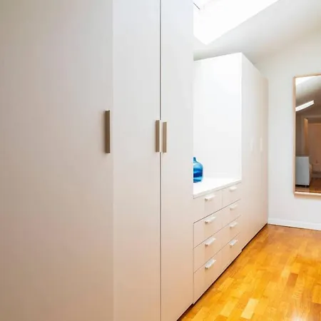 Classy Milanese Near Sforza Castle Апартаменты