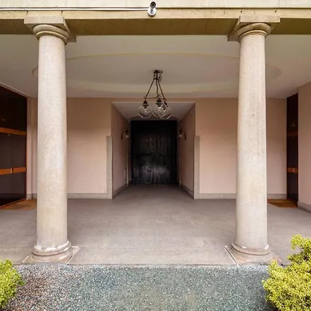 Апартаменты Classy Milanese Near Sforza Castle *