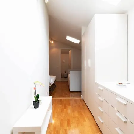 Classy Milanese Near Sforza Castle Апартаменты
