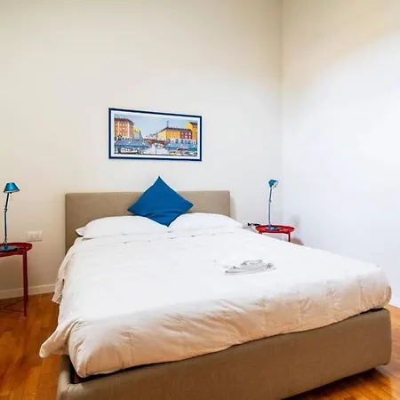 Classy Milanese Near Sforza Castle *