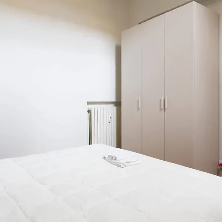 Апартаменты Classy Milanese Near Sforza Castle Милан