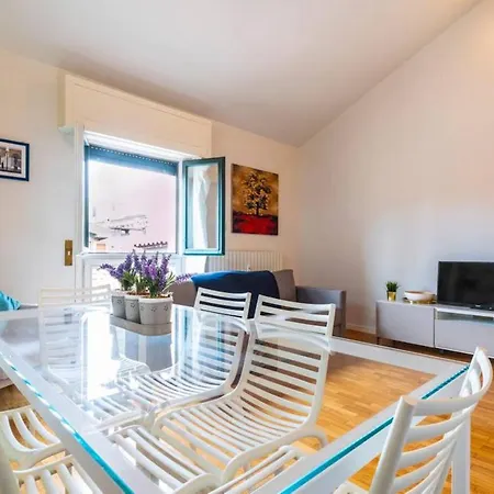 Classy Milanese Near Sforza Castle Апартаменты