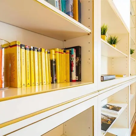Classy Milanese Near Sforza Castle Апартаменты