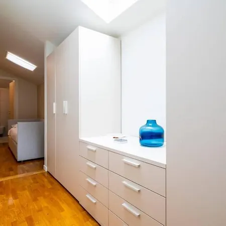 Classy Milanese Near Sforza Castle Апартаменты Милан