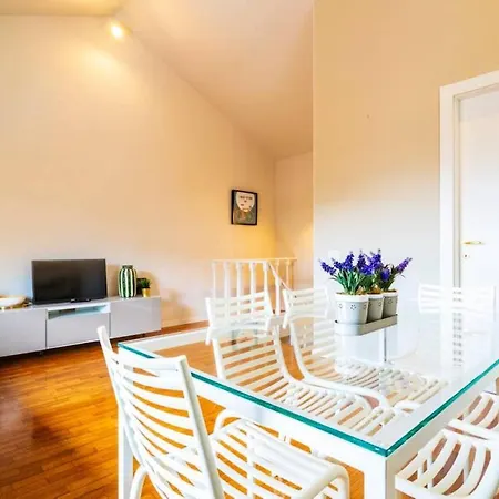 Апартаменты Classy Milanese Near Sforza Castle *